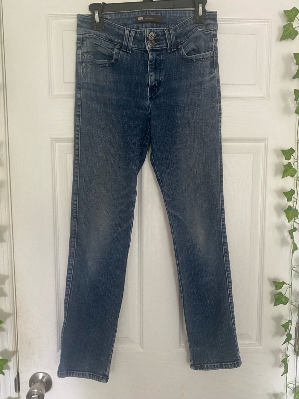 Levi's Women’s Mid-Rise Skinny Blue Jeans
